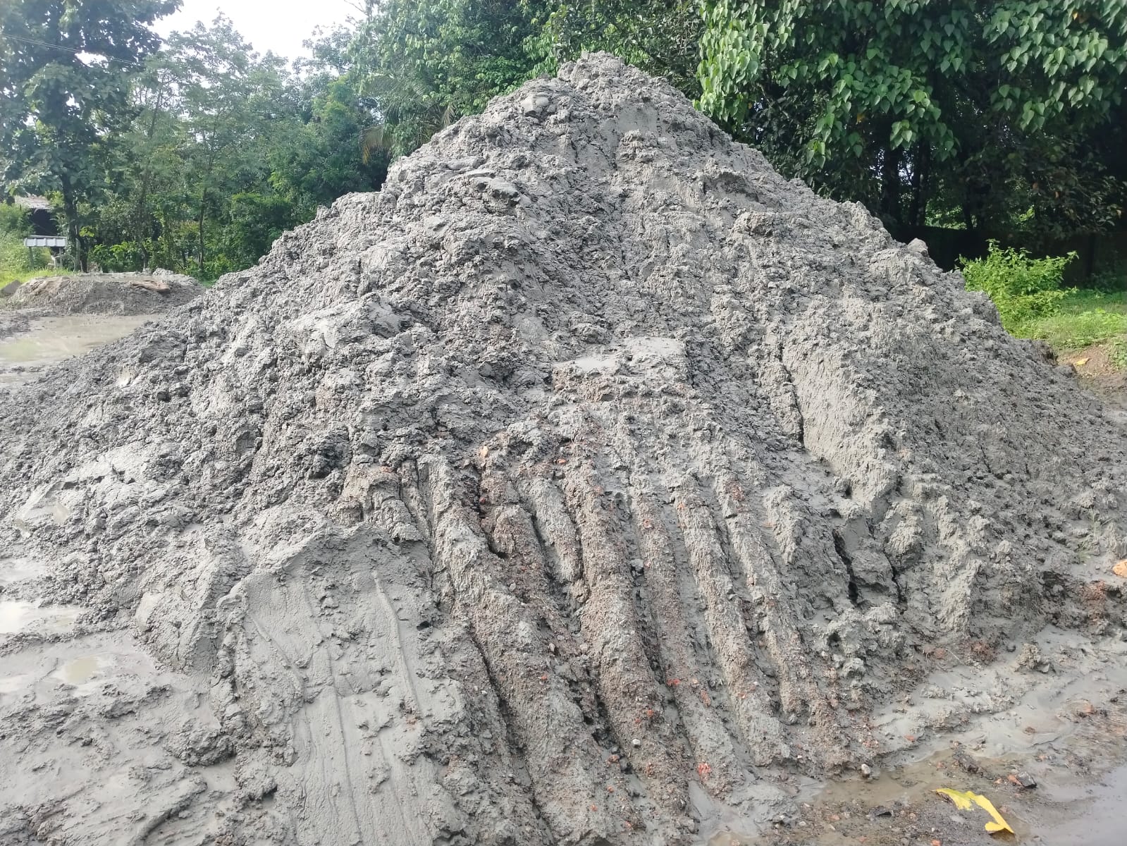Waste Dust Clay - Rock Associates ground filling earth materials